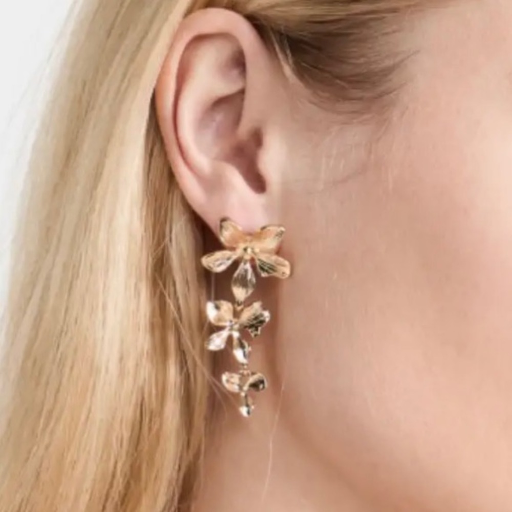 Anthropologie Shashi 18k Apana Statement triple Flower gold Earrings dangle✅ - Picture 2 of 5